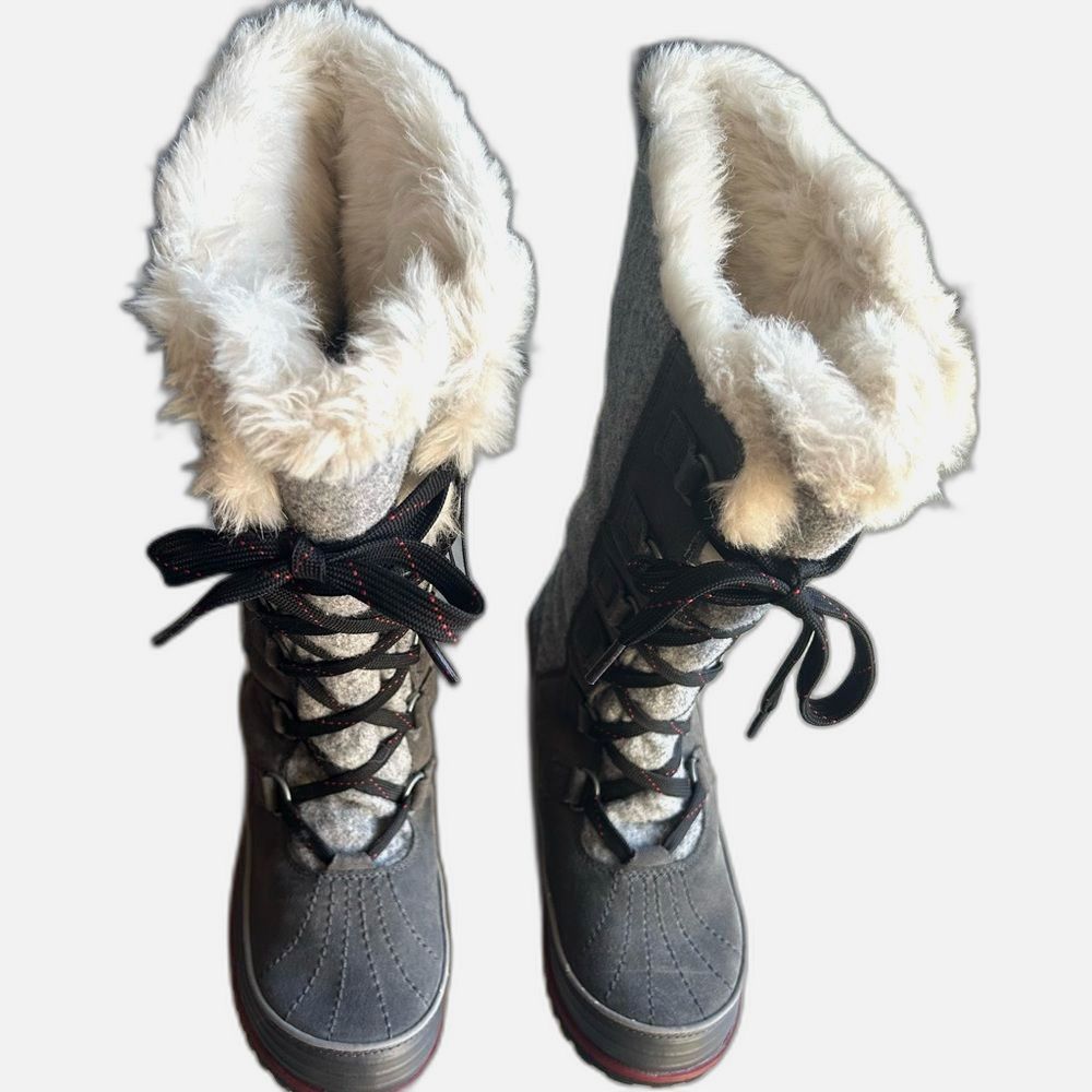 Sorel woman’s boots  gray white faux fur waterproof  lace up NWOT size 9